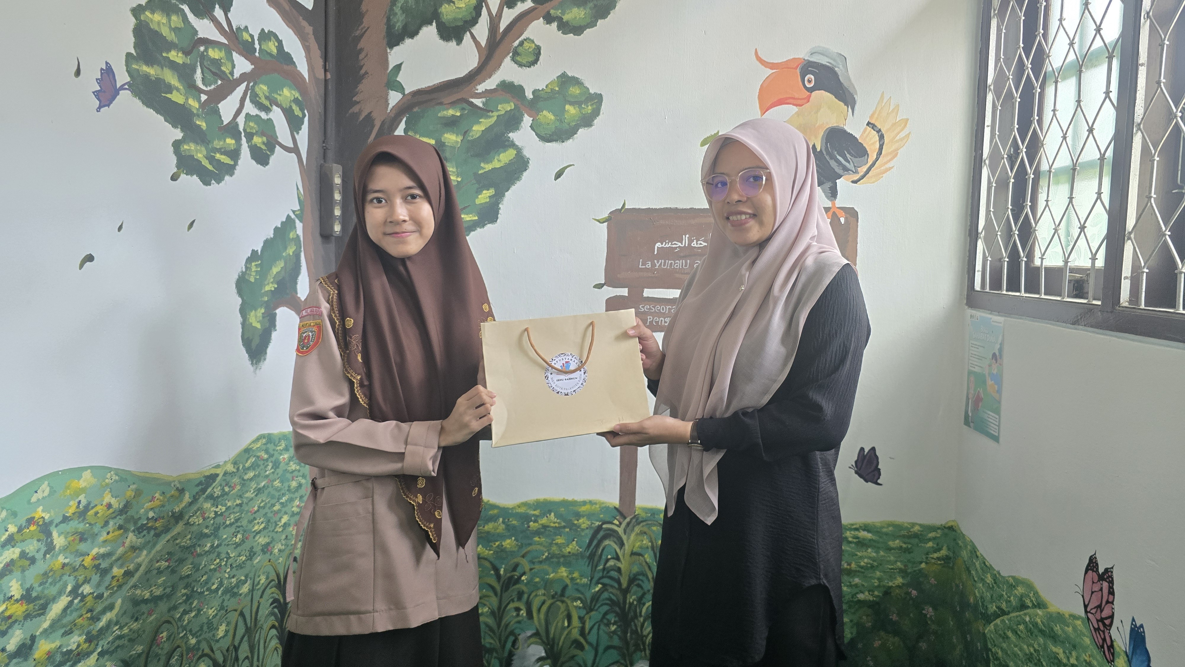 Perpustakaan Ibnu Sahnun Serahkan Hadiah Pemenang Kuis Hari Lahir Pancasila 2026