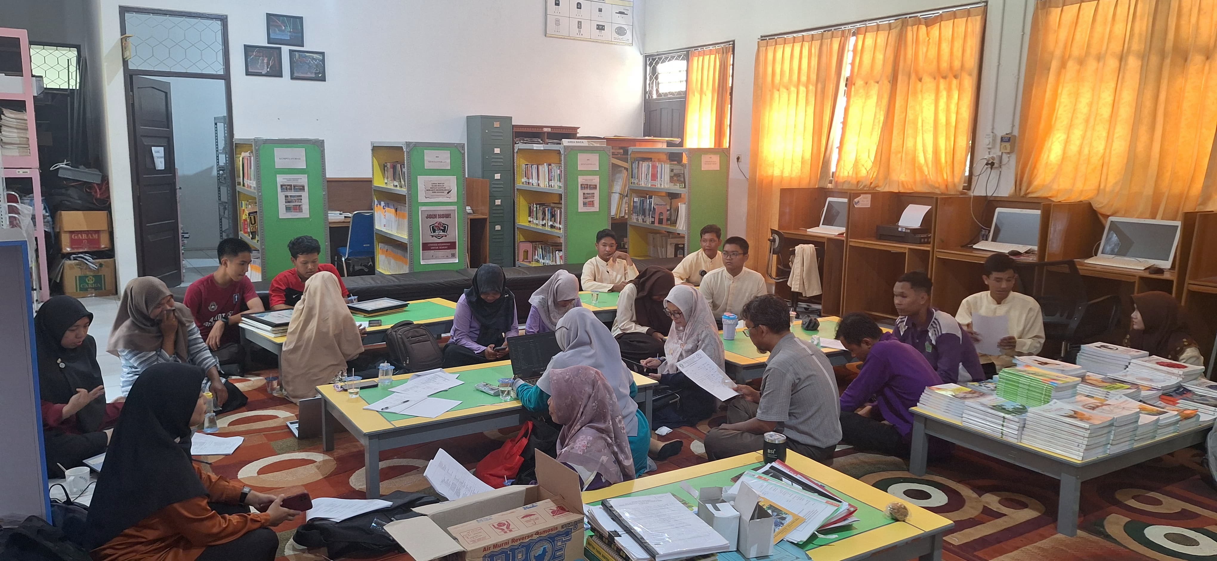Pengelola dan Sahabat Perpustakaan Ibnu Sahnun Gelar Rapat Persiapan Akreditasi