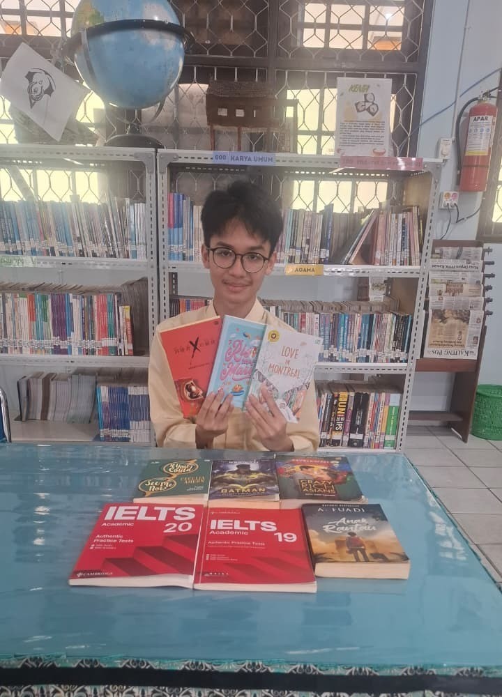 Murid Kelas XII A Sumbangkan 9 Buku, Perpustakaan Ibnu Sahnun MAN Kota Palangka Raya Tambah Koleksi 
